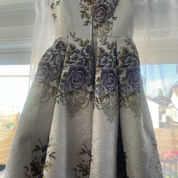 Dress - Picture 3 of 5